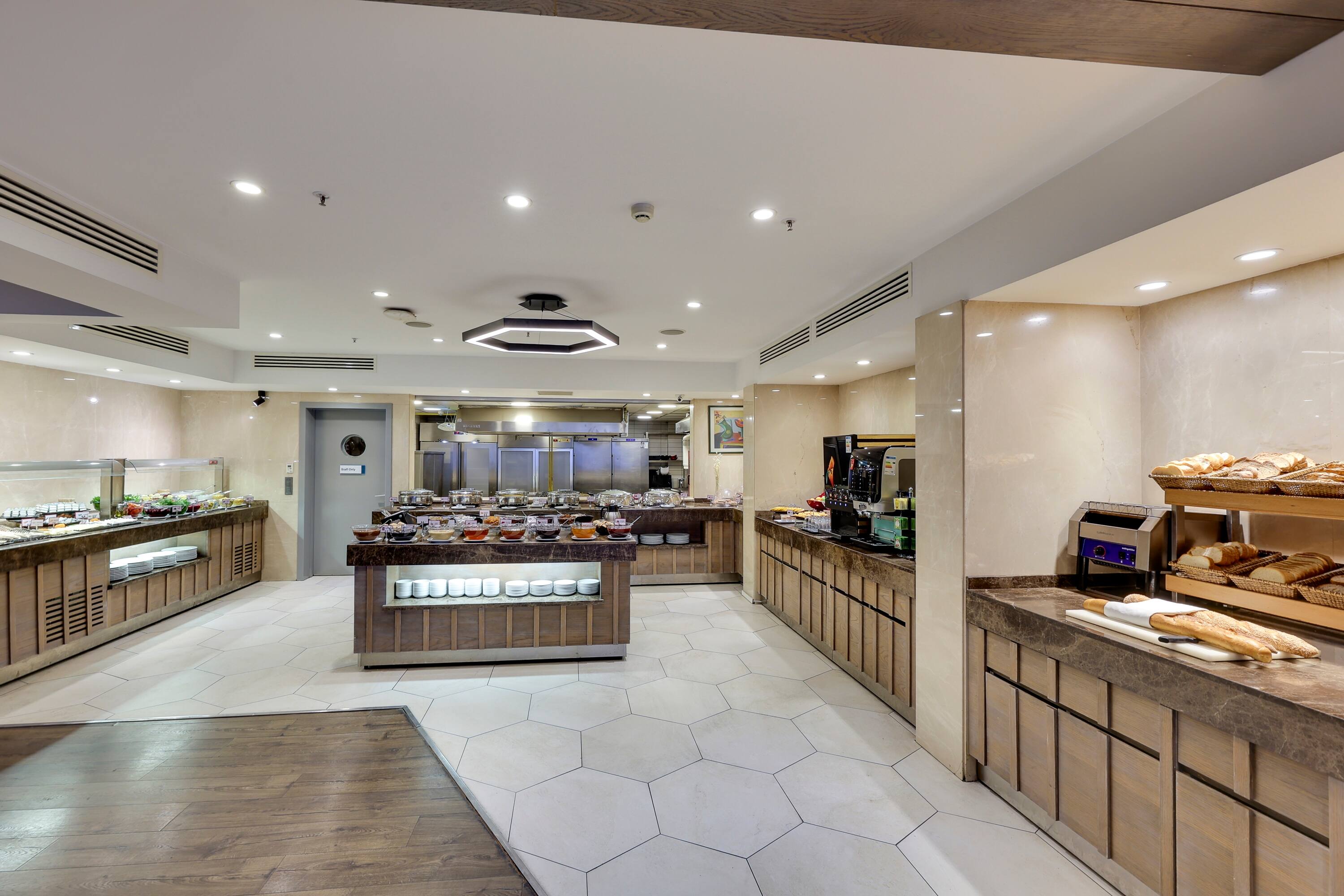 Ramada by Wyndham Istanbul Old City — 8